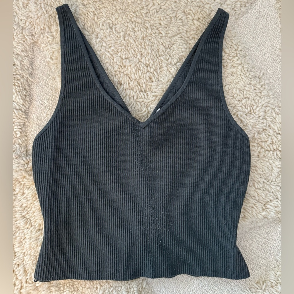 Aritzia Babaton Sculpt Knit V-Neck Tank, Ionic Gray, Ribbed, Size Large, Green